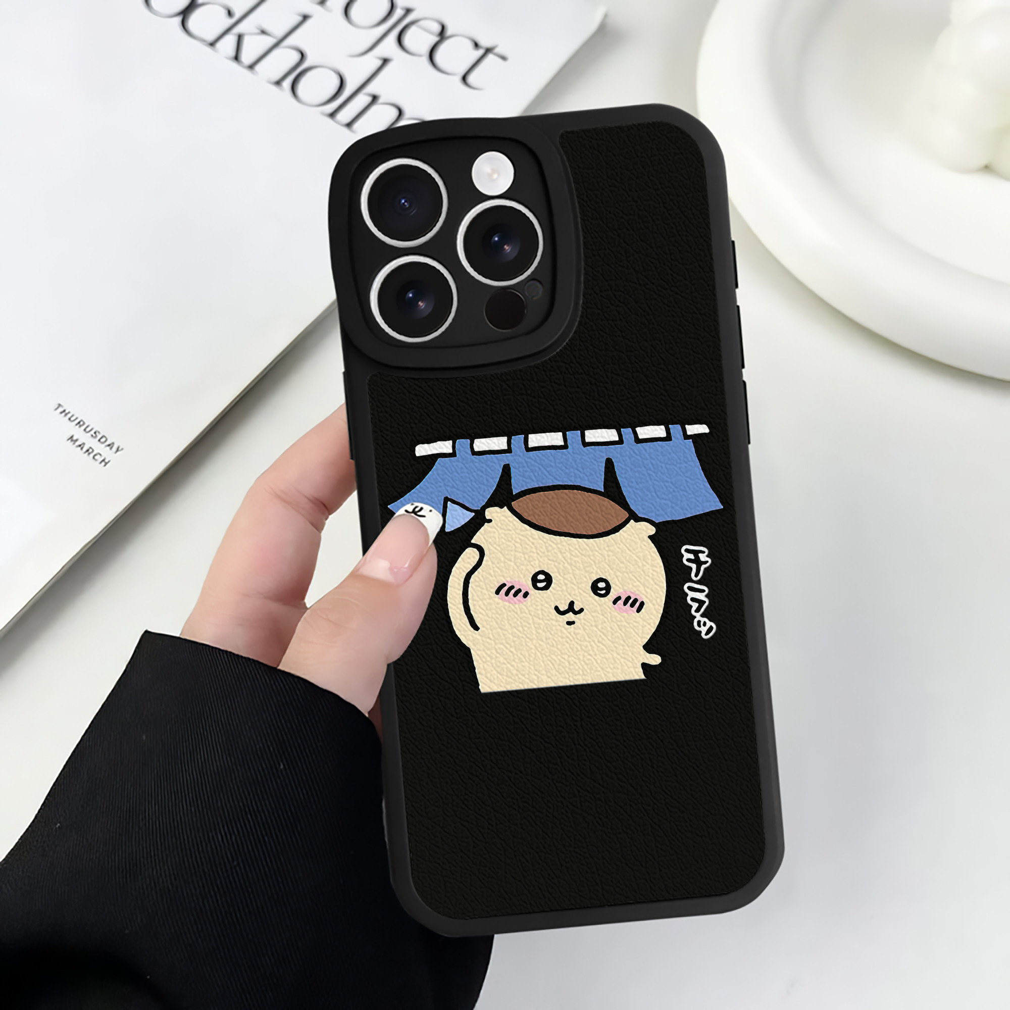 （画像用） ちいかわ くりまんじゅう Chii-kawa kuri manjū 【iPhone 16シリーズ対応】シリコンスマホケース（レザー調） 材質：シリコン